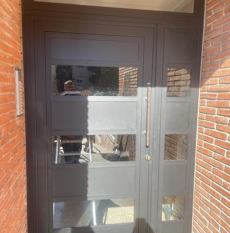 © Herrero Barcelona Tamar Cañete 689 56 71 73 puerta de hierro de comunidad