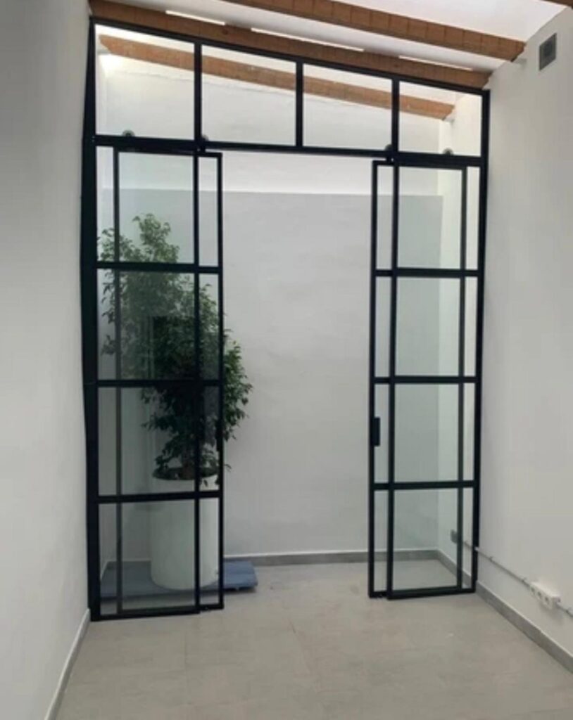© Herrero Barcelona Tamar Cañete 689 56 71 73 puertas correderas de hierro y cristal hechas a medida