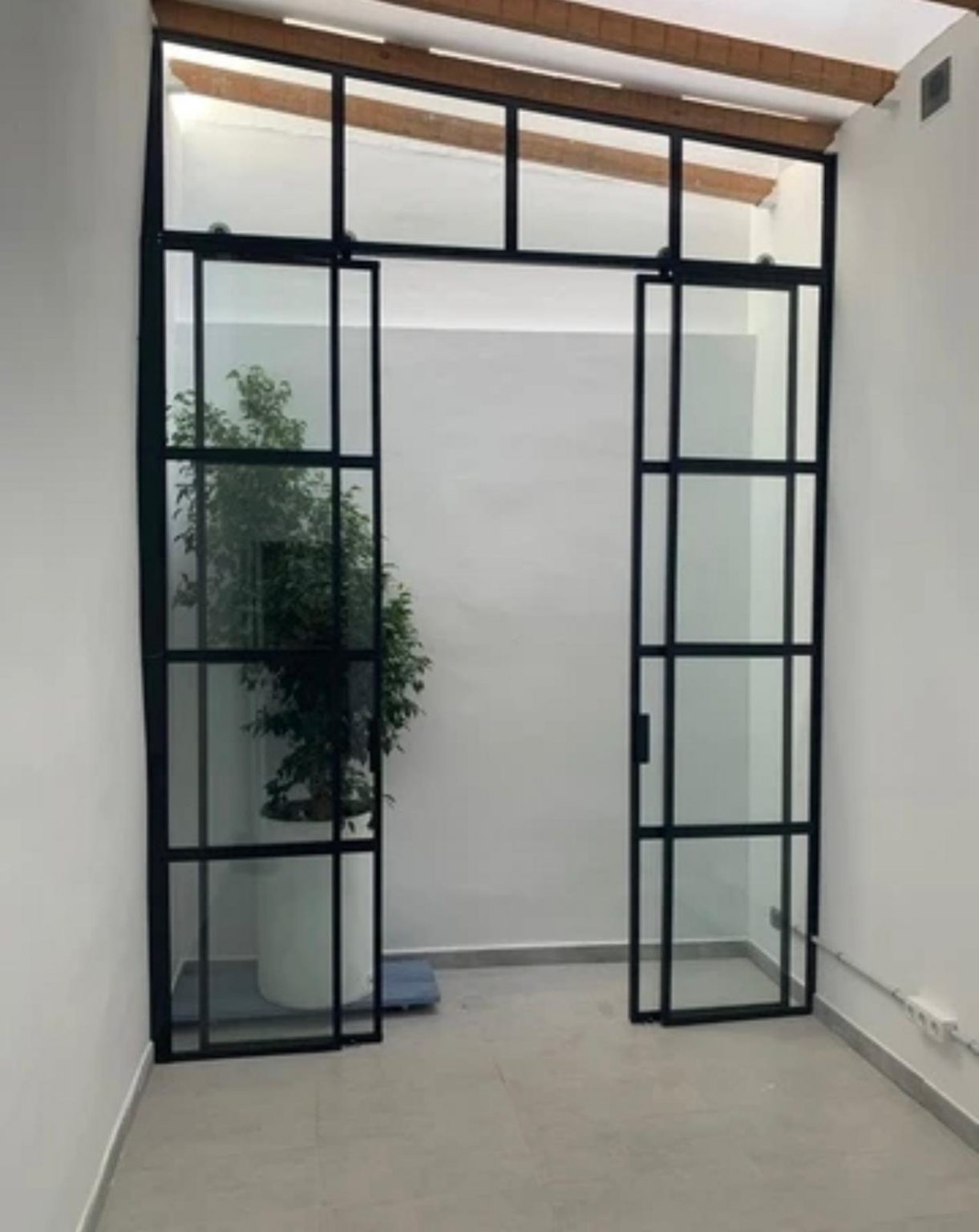 © Herrero Barcelona Tamar Cañete 689 56 71 73 puertas correderas de hierro y cristal hechas a medida