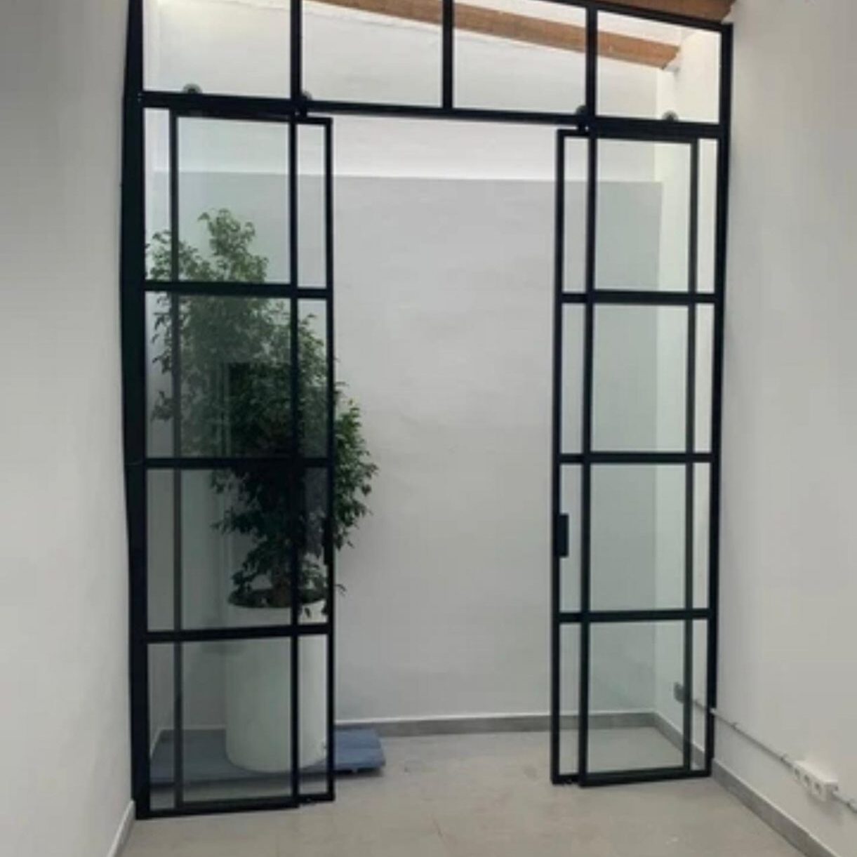 © Herrero Barcelona Tamar Cañete 689 56 71 73 puertas correderas de hierro y cristal hechas a medida